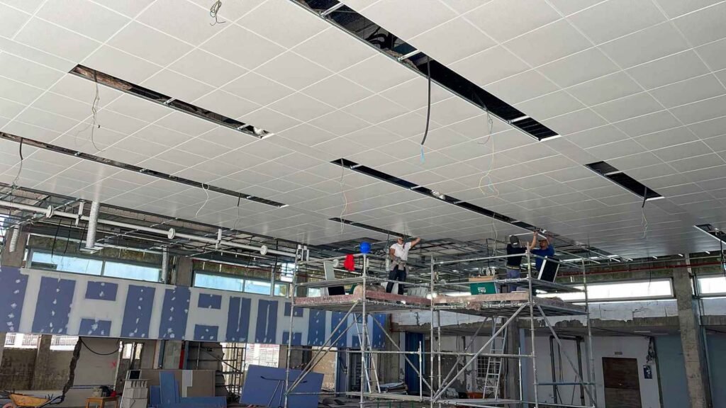 Falso techo registrable DE YESO LAMINADO PLADUR