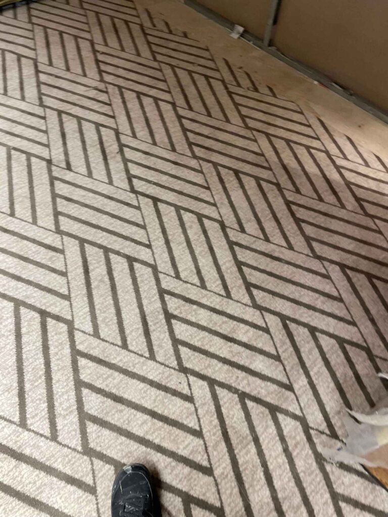 Moqueta en joyería Suarez