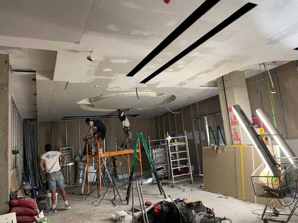 Falso techo en pladur - trasdosados en pladur - foseados para luz indirecta