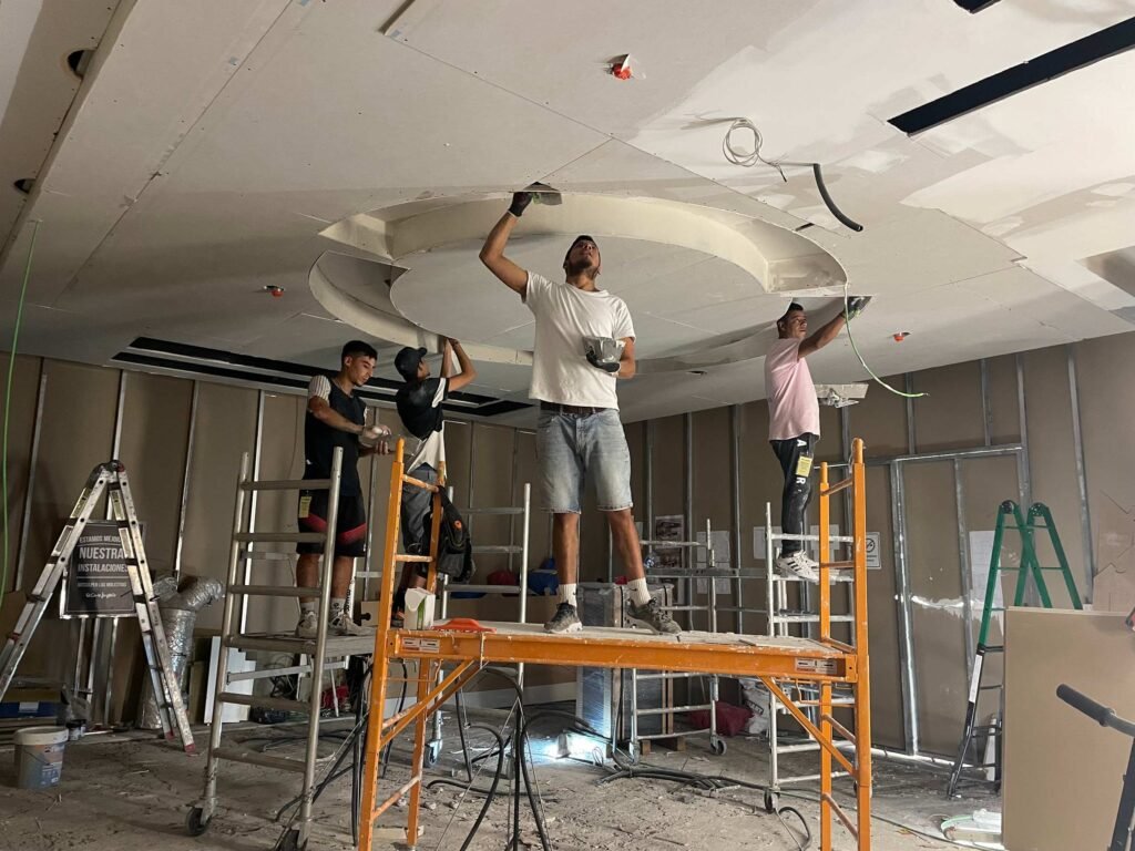 Falso techo en pladur - trasdosados en pladur - foseados para luz indirecta