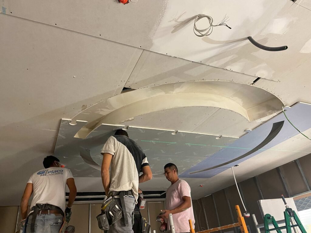 Falso techo en pladur - trasdosados en pladur - foseados para luz indirecta