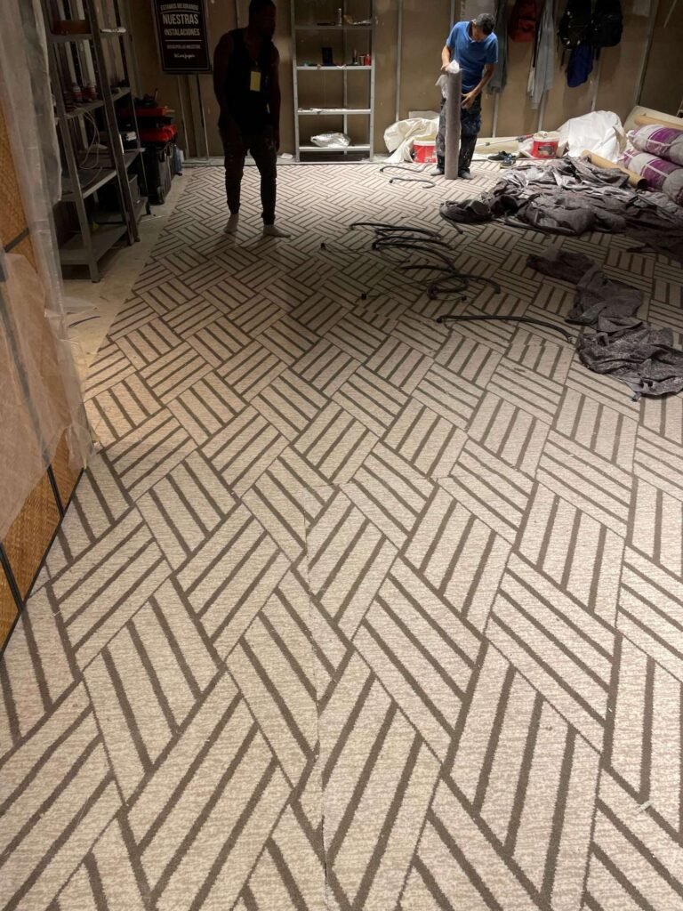 Moqueta en joyería Suarez